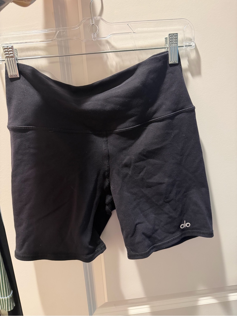 ALO air brush shorts 5in